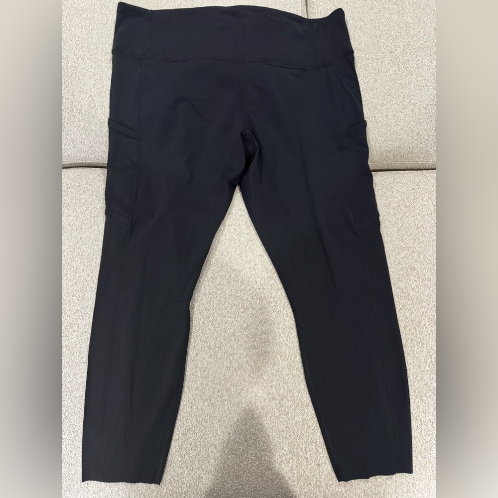 Lululemon Fast and Free 7/8 Tights, 25” in Black EUC